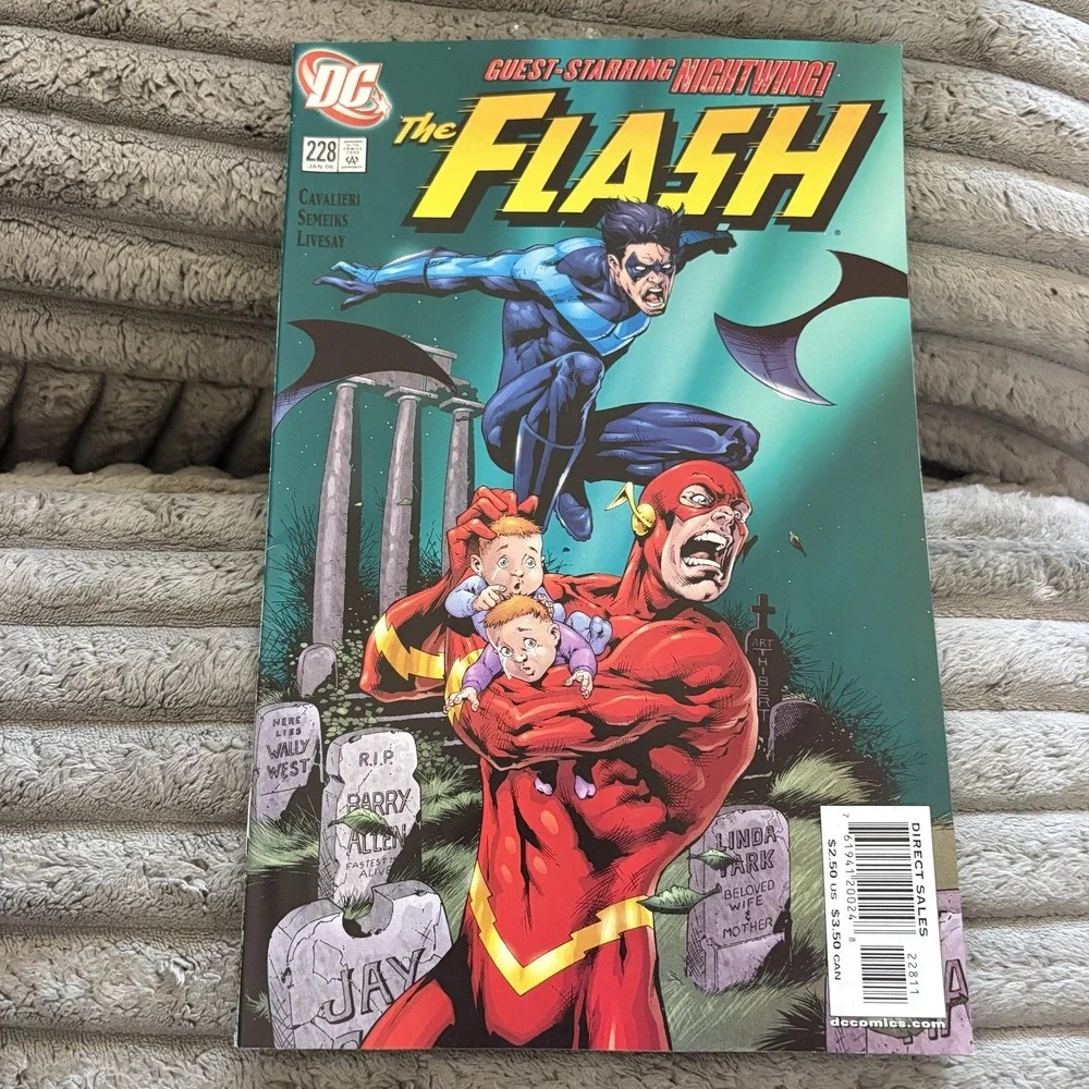 The Flash DC Comics Lot 2 Issues #216 #228 Identity Crisis Nightwing Modern Age